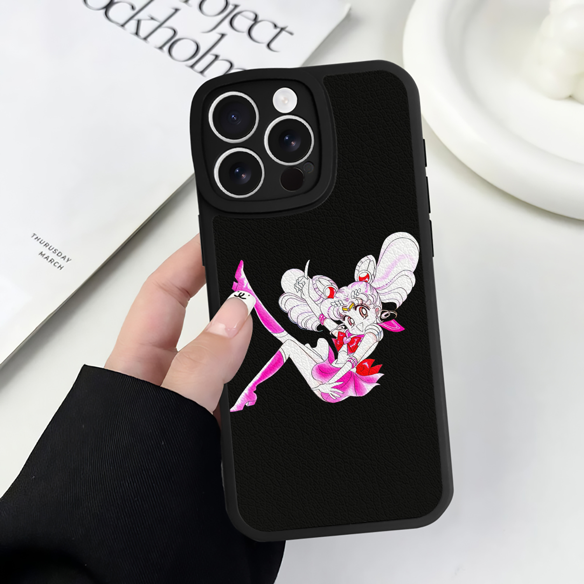 （画像用） 美少女戦士セーラームーン ちびうさ Sailor Moon Chibiusa Tsukino Usagi Small Lady Serenity 【iPhone 16シリーズ対応】シリコンスマホケース（レザー調） 材質：シリコン